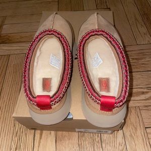 NWT Ugg Tazz Platform Slipper- Chestnut, size 5